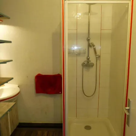 Moderne A Avec Vue Sur La Αζάτσιο