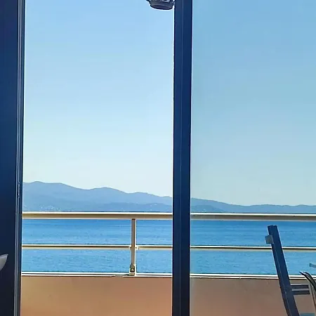 Moderne A Avec Vue Sur La Ajaccio (Corsica)